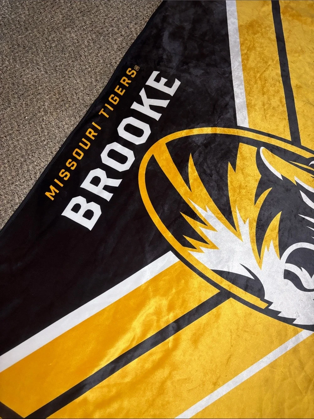 Missouri Tigers Brooke Gold & Black Fleece Throw Blanket